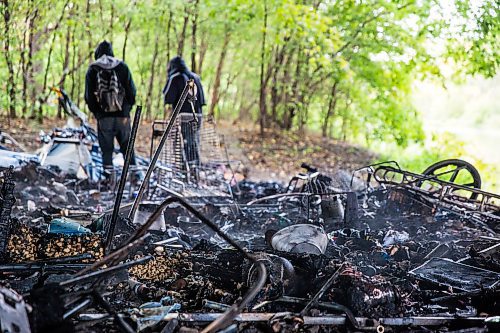 MIKAELA MACKENZIE / WINNIPEG FREE PRESS
The site of a fire under the Osborne Street Bridge on Wednesday, Oct. 2, 2019. For Carol Sanders story.
Winnipeg Free Press 2019.