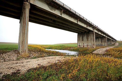 RUTH BONNEVILLE  /  WINNIPEG FREE PRESS 

Local - Red River Floodway gates 

Photo of the Red River floodway on Courchaine Road in south Winnipeg.  

Oct 9th,  2019 

