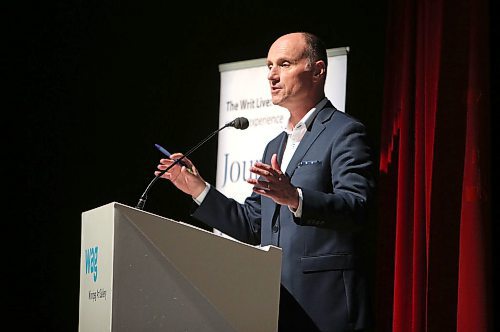 JASON HALSTEAD / WINNIPEG FREE PRESS

Free Press editor Paul Samyn speaks to attendees at the Writ Live Winnipeg Free Press federal election reader experience on Oct. 8, 2019 at the Winnipeg Art Gallery. (See Social Page)