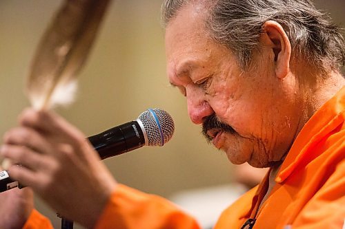 MIKAELA MACKENZIE / WINNIPEG FREE 
Elder Ernie Daniels says an opening prayer at the Maamiikwendan Gathering at the Fairmont in Winnipeg on Wednesday, Oct. 16, 2019. For Maggie Macintosh story.
Winnipeg Free Press 2019.