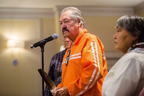 MIKAELA MACKENZIE / WINNIPEG FREE 
Elder Ernie Daniels says an opening prayer at the Maamiikwendan Gathering at the Fairmont in Winnipeg on Wednesday, Oct. 16, 2019. For Maggie Macintosh story.
Winnipeg Free Press 2019.