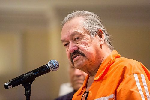 MIKAELA MACKENZIE / WINNIPEG FREE 
Elder Ernie Daniels says an opening prayer at the Maamiikwendan Gathering at the Fairmont in Winnipeg on Wednesday, Oct. 16, 2019. For Maggie Macintosh story.
Winnipeg Free Press 2019.