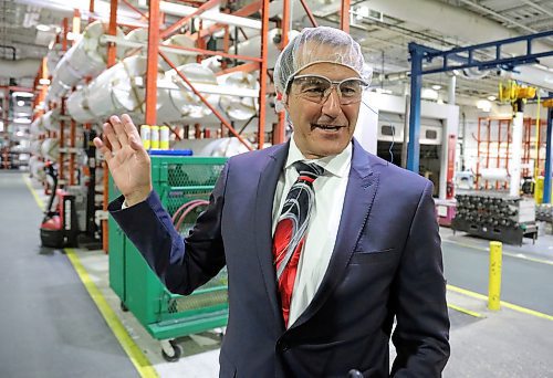 JASON HALSTEAD / WINNIPEG FREE PRESS

Winpak CEO Olivier Muggli leads a tour of the companys Winnipeg plant on Oct. 21, 2019. (See Cash story)
