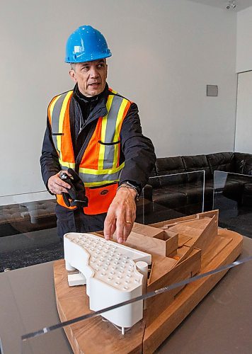 MIKE DEAL / WINNIPEG FREE PRESS
Architect, Michael Maltzan, takes VIPs and members of the media on a construction site tour of the WAG Inuit Art Centre Saturday afternoon.
191019 - Saturday, October 19, 2019.