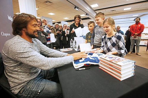 JOHN WOODS / WINNIPEG FREE PRESS
Teemu Selanne signs a jersey and copies of his book, My Life, for Tyler, Justin and Danica as mum Claire Breul looks on at a book store in Winnipeg Sunday, October 27, 2019.  

Reporter: ?