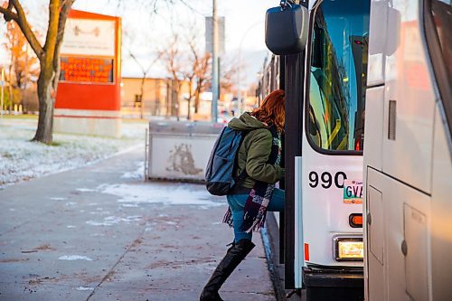 MIKAELA MACKENZIE / WINNIPEG FREE PRESS

Transit rider Madison Blagden gets onto a bus at Pembina and Chevrier, where the new blue line will be changing routes and stops, in Winnipeg on Wednesday, Oct. 30, 2019.  For Maggie Macintosh story.
Winnipeg Free Press 2019.