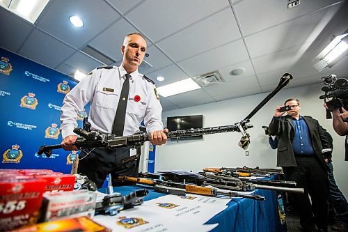 MIKAELA MACKENZIE / WINNIPEG FREE PRESS

Inspector Max Waddell speaks to the media about a significant firearms investigation and seizure in Winnipeg on Wednesday, Oct. 30, 2019.  For Ryan Thorpe story.
Winnipeg Free Press 2019.