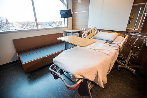 MIKAELA MACKENZIE / WINNIPEG FREE PRESS

A labour and delivery room, with a bench that folds out into a bed for family members, at the new HSC Womens Hospital, which is slated to open December first, in Winnipeg on Thursday, Oct. 31, 2019.  For Jessica Botelho-Urbanski story.
Winnipeg Free Press 2019.