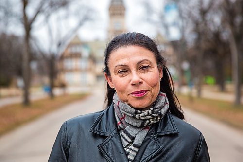 MIKAELA MACKENZIE / WINNIPEG FREE PRESS

Christine Hanlon, author of a book of lists called Everything Manitoba, poses for a portrait by The Pavilion at Assiniboine Park in Winnipeg on Thursday, Oct. 31, 2019.  For arts story.
Winnipeg Free Press 2019.