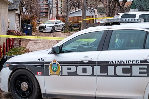 Daniel Crump / Winnipeg Free Press. Police have closed off a stretch of a back lane between Allan Street and Stadacona Street as they investigate a house on William Newton Avenue. November 2, 2019.