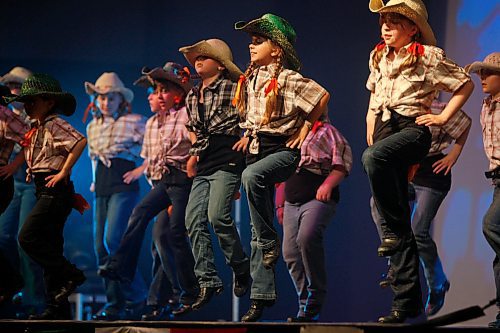 BORIS MINKEVICH / WINNIPEG FREE PRESS  090806 CELTIC PAVILION FOLKLORAMA - Kids do a hoe-down dance.