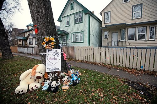 JOHN WOODS / WINNIPEG FREE PRESS
A memorial for Hunter Straight-Smith, the three year old who was allegedly murdered by his mothers boyfriend Daniel Jensen, on Pritchard Avenue Sunday, November 3, 2019.

Reporter: Sanders
