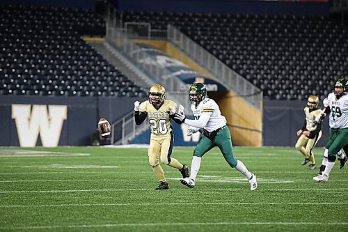Mike Sudoma / Winnipeg Free Press
Buckeyes Lineback, Evan Rollwagen chases down the ball after Eagles Halfback, Michael Clarke, misses a pass
November 7, 2019