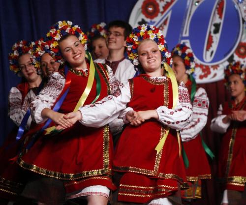 BORIS.MINKEVICH@FREEPRESS.MB.CA BORIS MINKEVICH / WINNIPEG FREE PRESS  090810 The Salo Ukrainian Dancers perform at the Ukraine-Kyiv Pavilion.