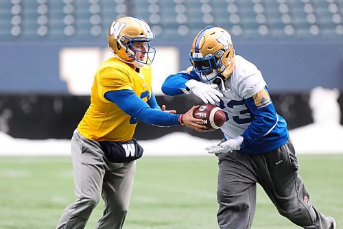 RUTH BONNEVILLE  /  WINNIPEG FREE PRESS 

Sports - Bomber practice 

Winnipeg Blue Bombers practice at IG Field on Wednesday.

Photo of ZACH COLLAROS #8 QUARTERBACK as he hands off the ball to ANDREW HARRIS during practice Wednesday. 

Nov 13th,  2019 

