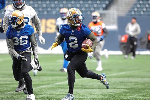 RUTH BONNEVILLE  /  WINNIPEG FREE PRESS 

Sports - Bomber practice 

Winnipeg Blue Bombers practice at IG Field on Wednesday.

BB #2, Defensive end, JONATHAN KONGBO runs with the ball during play while practicing with team at IG field. 


Nov 13th,  2019 

