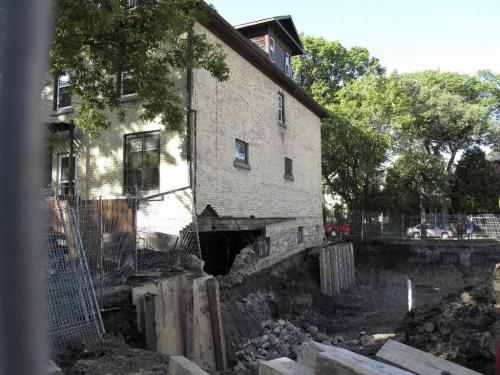 MIKE.DEAL@FREEPRESS.MB.CA 0900812  102 year-old house on Norquay where the foundation collapsed last night. Excavation next door for a new house has been underway and poor retaining support is the cause. See Aldo Santin story. WINNIPEG FREE PRESS