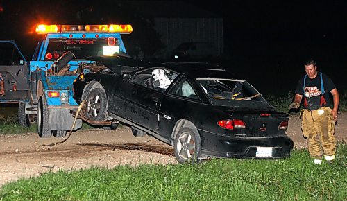 BORIS.MINKEVICH@FREEPRESS.MB.CA BORIS MINKEVICH / WINNIPEG FREE PRESS  090811 2 car MVC on Lorne Hill south of Garvin Rd in an uncontrolled intersection, gravel road.