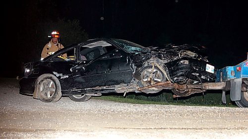 BORIS.MINKEVICH@FREEPRESS.MB.CA BORIS MINKEVICH / WINNIPEG FREE PRESS  090811 2 car MVC on Lorne Hill south of Garvin Rd in an uncontrolled intersection, gravel road.