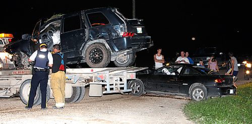 BORIS.MINKEVICH@FREEPRESS.MB.CA BORIS MINKEVICH / WINNIPEG FREE PRESS  090811 2 car MVC on Lorne Hill south of Garvin Rd in an uncontrolled intersection, gravel road.