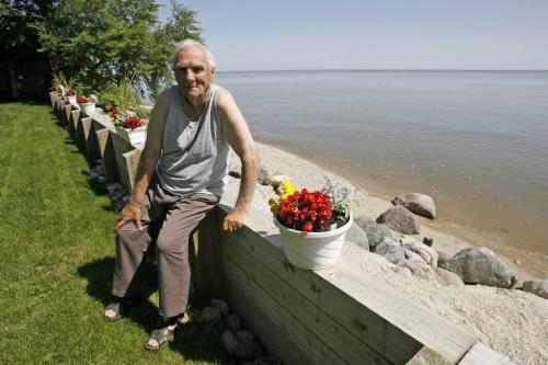 MIKE.DEAL@FREEPRESS.MB.CA 0900812 Earle Forshaw at his place in Dunnottar on the South West edge of Lake Winnipeg where he has a wooden wall that he hopes will keep his property from being pulled into the lake. For Kevin Rollason story.  WINNIPEG FREE PRESS