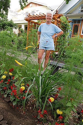 BORIS.MINKEVICH@FREEPRESS.MB.CA BORIS MINKEVICH / WINNIPEG FREE PRESS  090813 Sally Papso  of 73 Arlington has a very nice garden on the boulevard in front of her home.