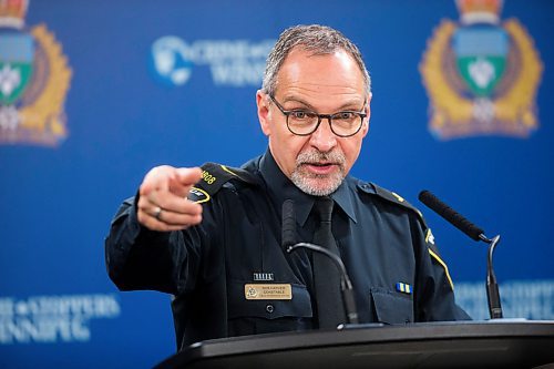 MIKAELA MACKENZIE / WINNIPEG FREE PRESS

Constable Rob Carver speaks to the media about a recent Liquor Mart attack in Winnipeg on Thursday, Nov. 21, 2019. For Maggie Macintosh story.
Winnipeg Free Press 2019.