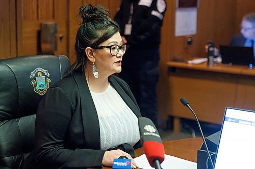 MIKE DEAL / WINNIPEG FREE PRESS
Hilda Anderson-Pyrz from Manitoba Keewatinowi Okimakanak Inc. speaks during the Winnipeg City council police board meeting about the police budget at City Hall Friday afternoon.
191122 - Friday, November 22, 2019.