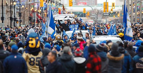 MIKE DEAL / WINNIPEG FREE PRESS
Wade Miller, President & CEO of the Winnipeg Blue Bombers waves to the crowd lined up along Portage Avenue during the parade.
The Winnipeg Blue Bombers parade their way through the streets of Winnipeg as the 2019 Grey Cup Champions, moving through the famous intersection of Portage and Main to The Forks where they celebrated with fans with lots of dancing and hugs.
191126 - Tuesday, November 26, 2019.