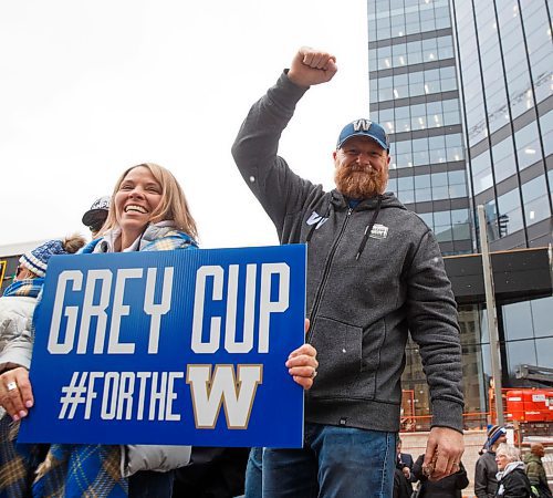 MIKE DEAL / WINNIPEG FREE PRESS
Winnipeg Blue Bomber head coach Mike O'Shea with his wife, Richere, during the parade.
The Winnipeg Blue Bombers parade their way through the streets of Winnipeg as the 2019 Grey Cup Champions, moving through the famous intersection of Portage and Main to The Forks where they celebrated with fans with lots of dancing and hugs.
191126 - Tuesday, November 26, 2019.