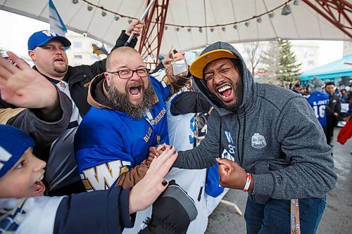 MIKE DEAL / WINNIPEG FREE PRESS
Winnipeg Blue Bombers Brandon Alexander (37) yells with excitement with fans at The Forks after the parade.
The Winnipeg Blue Bombers parade their way through the streets of Winnipeg as the 2019 Grey Cup Champions, moving through the famous intersection of Portage and Main to The Forks where they celebrated with fans with lots of dancing and hugs.
191126 - Tuesday, November 26, 2019.
