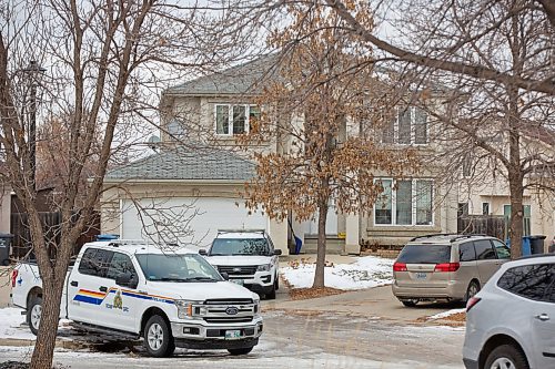 MIKE DEAL / WINNIPEG FREE PRESS
RCMP officers at a house on Bunton Court in Royalwood Wednesday afternoon with regards to an organized crime investigation.
191204 - Wednesday, December 4, 2019