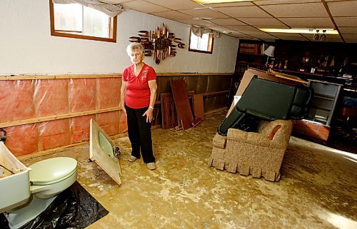 BORIS.MINKEVICH@FREEPRESS.MB.CA BORIS MINKEVICH / WINNIPEG FREE PRESS  090820 81 year old Kathleen London in her basement that had sewer backup that caused damage.