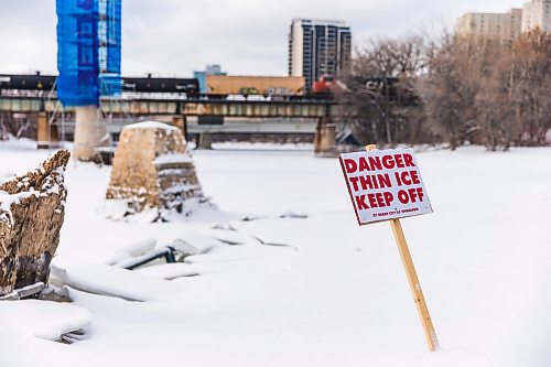 MIKAELA MACKENZIE / WINNIPEG FREE PRESS

The river by The Forks in Winnipeg on Thursday, Dec. 5, 2019. The status of skating on the river trails this season is uncertain due to fluctuating temperatures and the high water levels in autumn. For Maggie Macintosh story.
Winnipeg Free Press 2019.