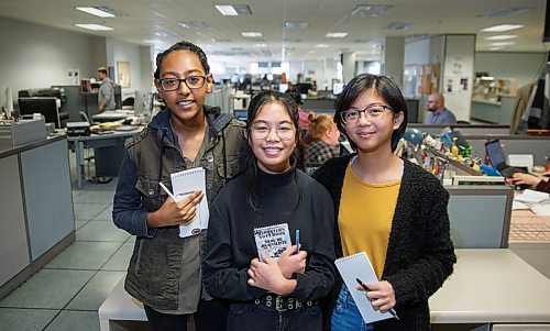 MIKE DEAL / WINNIPEG FREE PRESS
(from left) Kalkidan Mulugeta, Alex Payawal, and Rory Ramos are students from the Maples MET School taking a tour of the Winnipeg Free Press Thursday morning.
191205 - Thursday, December 05, 2019.