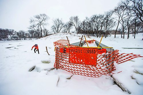 MIKAELA MACKENZIE / WINNIPEG FREE PRESS

Chris Jensen walks across the ice to bypass the closed Omand's Creek bridge in Wolseley on Friday, Dec. 13, 2019. For Danielle Da Silva story.
Winnipeg Free Press 2019.