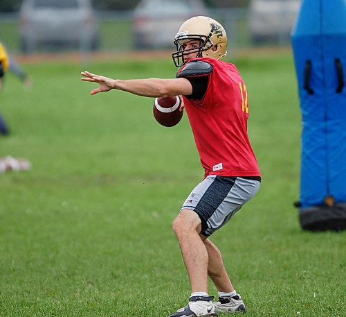 BORIS.MINKEVICH@FREEPRESS.MB.CA BORIS MINKEVICH / WINNIPEG FREE PRESS  090824 U of M Bison football practice. QB Nathan Friesen.