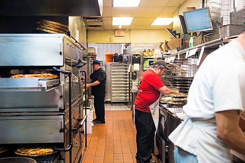 MIKAELA MACKENZIE / WINNIPEG FREE PRESS

The kitchen buzzes filling lunch orders at Santa Lucia pizza in Winnipeg on Tuesday, Dec. 17, 2019. For Dave Sanderson story.
Winnipeg Free Press 2019.