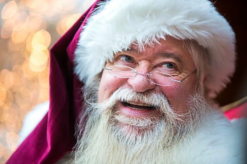 MIKAELA MACKENZIE / WINNIPEG FREE PRESS

Santa Claus speaks with a Free Press reporter at Polo Park Mall in Winnipeg on Wednesday, Dec. 18, 2019. For Erin Lebar story.
Winnipeg Free Press 2019.