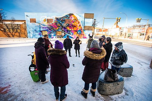 MIKAELA MACKENZIE / WINNIPEG FREE PRESS

A prayer circle with locals affected by meth outside the Indigenous Family Centre in Winnipeg on Wednesday, Dec. 11, 2019.  For Jessica Botelho-Urbanski story.
Winnipeg Free Press 2019.