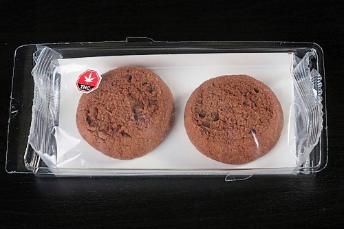 MIKE DEAL / WINNIPEG FREE PRESS
Cannabis edibles are now available for purchase at Winnipeg cannabis stores. During a visit to the Delta 9 store at 478 River Avenue seven different products were available for sale.
Aurora Drift Soft Baked Chocolate Cookies
191219 - Thursday, December 19, 2019.