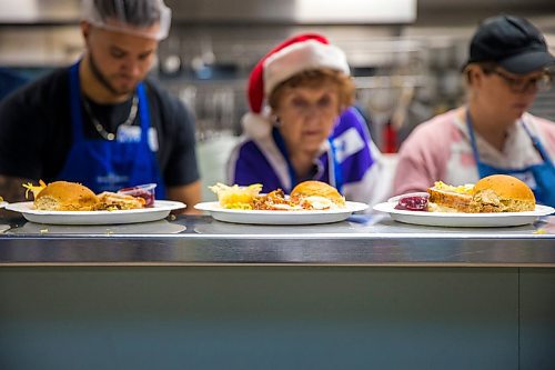 MIKAELA MACKENZIE / WINNIPEG FREE PRESS

Volunteers serve up food at the Siloam Mission Christmas Eve lunch in Winnipeg on Tuesday, Dec. 24, 2019. For Belle Riley Thompson story.
Winnipeg Free Press 2019.