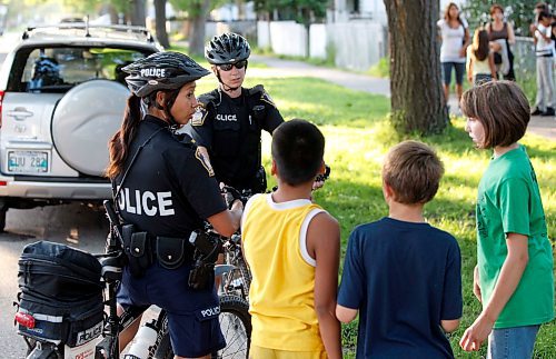 BORIS.MINKEVICH@FREEPRESS.MB.CA BORIS MINKEVICH / WINNIPEG FREE PRESS  090827 Bicycle police unit ride along. SOFT EDIT