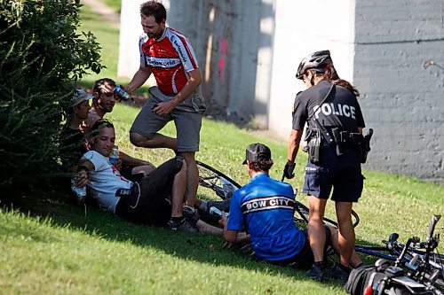 BORIS.MINKEVICH@FREEPRESS.MB.CA BORIS MINKEVICH / WINNIPEG FREE PRESS  090827 Bicycle police unit ride along. SOFT EDIT