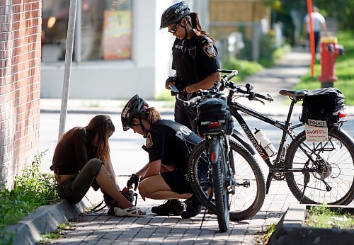 BORIS.MINKEVICH@FREEPRESS.MB.CA BORIS MINKEVICH / WINNIPEG FREE PRESS  090827 Bicycle police unit ride along. SOFT EDIT