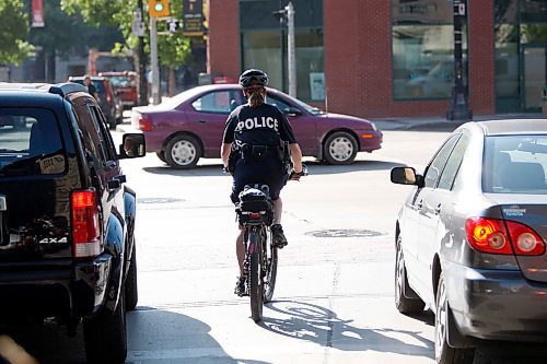 BORIS.MINKEVICH@FREEPRESS.MB.CA BORIS MINKEVICH / WINNIPEG FREE PRESS  090827 Bicycle police unit ride along. SOFT EDIT