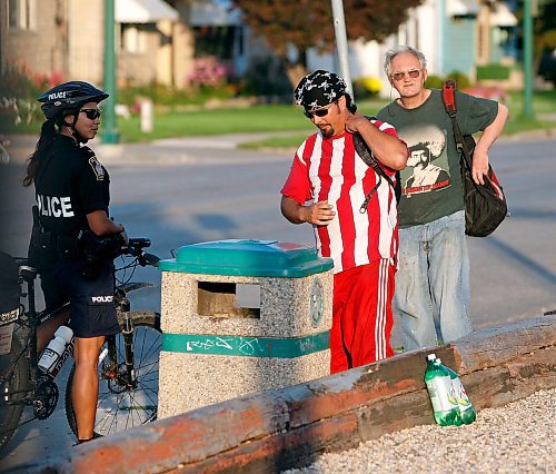 BORIS.MINKEVICH@FREEPRESS.MB.CA BORIS MINKEVICH / WINNIPEG FREE PRESS  090827 Bicycle police unit ride along. SOFT EDIT