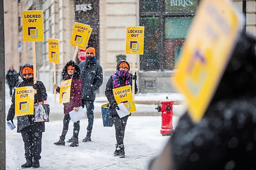 MIKAELA MACKENZIE / WINNIPEG FREE PRESS

Cherry Garcia (centre) holds a sign at a union rally of Tim Hortons employees outside of 1 Lombard Place in Winnipeg on Friday, Jan. 3, 2020. For Ben Waldman story.
Winnipeg Free Press 2019.