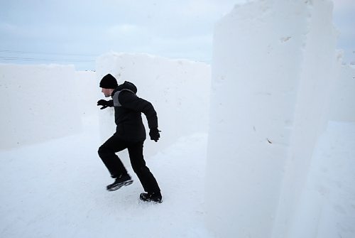 SHANNON VANRAES / WINNIPEG FREE PRESS
Scott Teichrib came out from Brandon for the day to enjoy the snow maze at A Maze in Corn, south of Winnipeg, on January 3, 2020.


