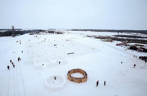 SHANNON VANRAES / WINNIPEG FREE PRESS
Visitors wind their way though a giant snow maze, stopping along the way to take selfies, on January 3, 2020. The maze is located near St. Adolphe and is considered the largest of its kind in the world.

